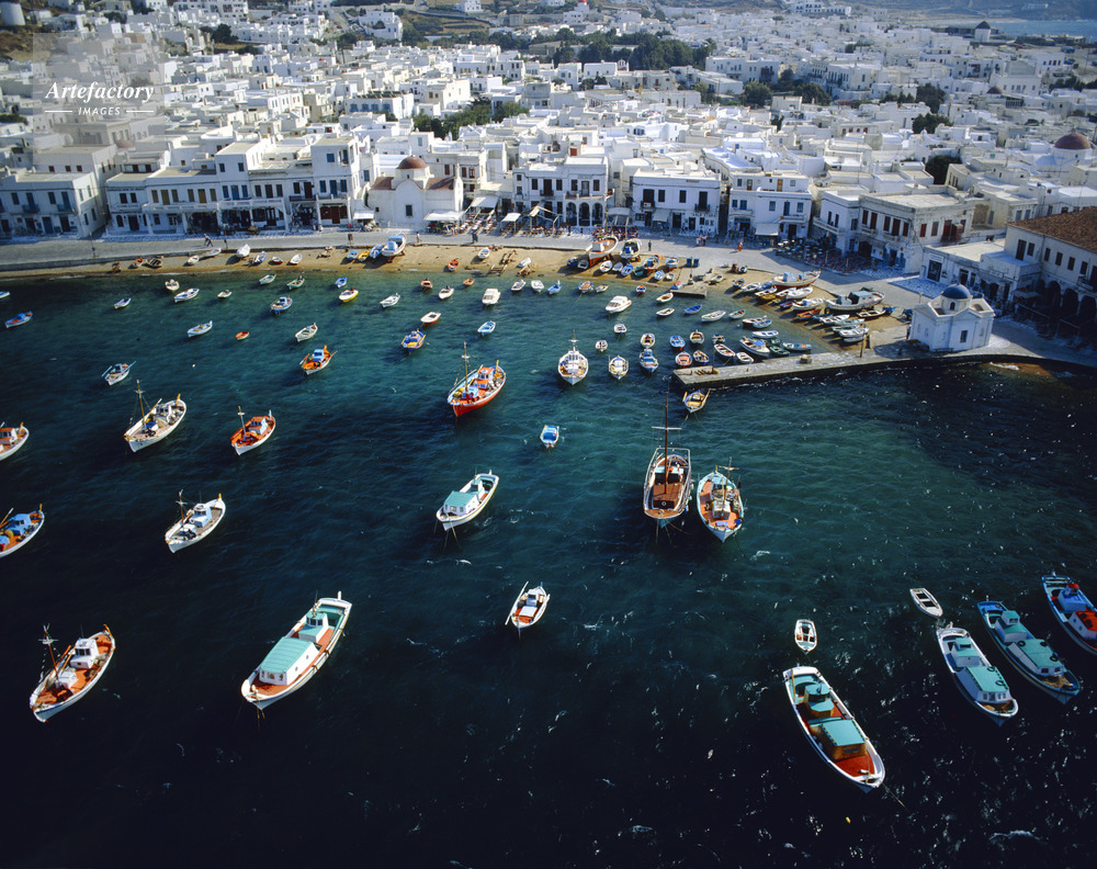 エーゲ海 Aegean Sea キクラデス諸島 Cyclades ミコノス島 Mykonos ミコノス島の港 港 Port 漁船 Fishing Boat 島 Island 海 Sea 海洋 Ocean 航空写真 Aero Photo