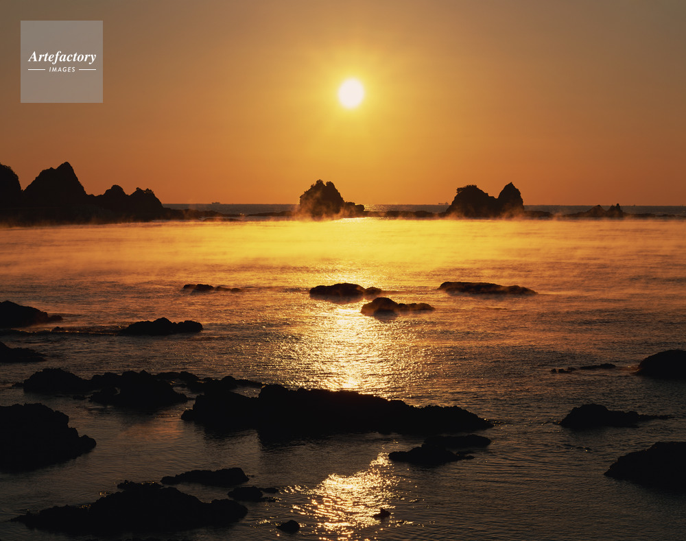 けあらしの田原海岸から荒船海岸 森戸崎朝日