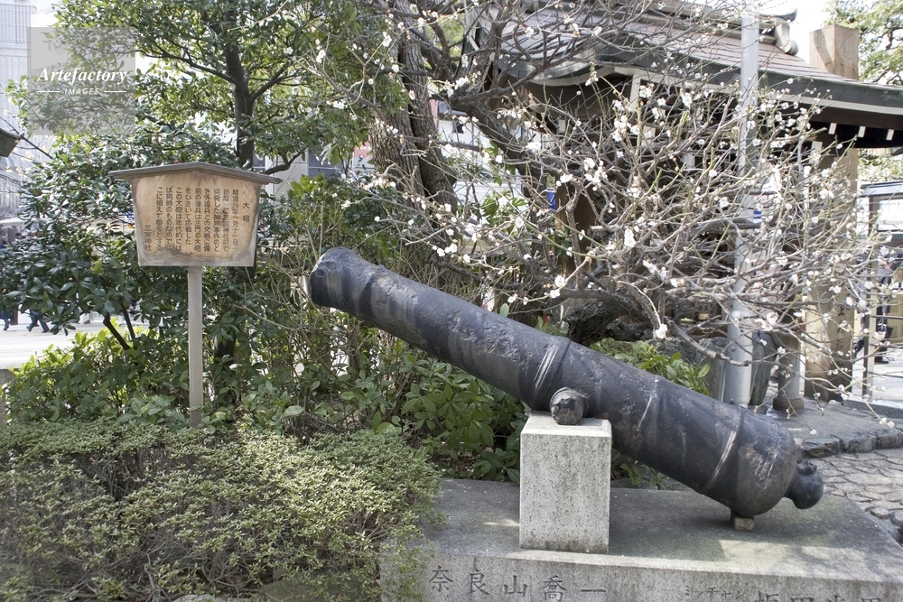 大砲三門