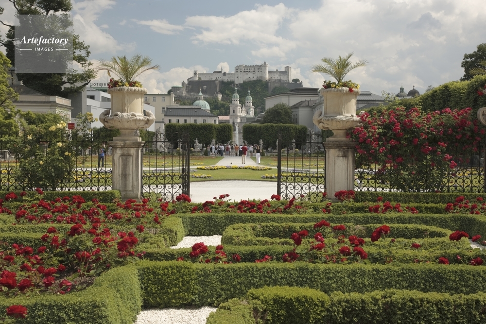 ミラベル庭園よりホーエンザルツブルク城塞 ミラベル庭園よりホーエンザルツブルク城塞