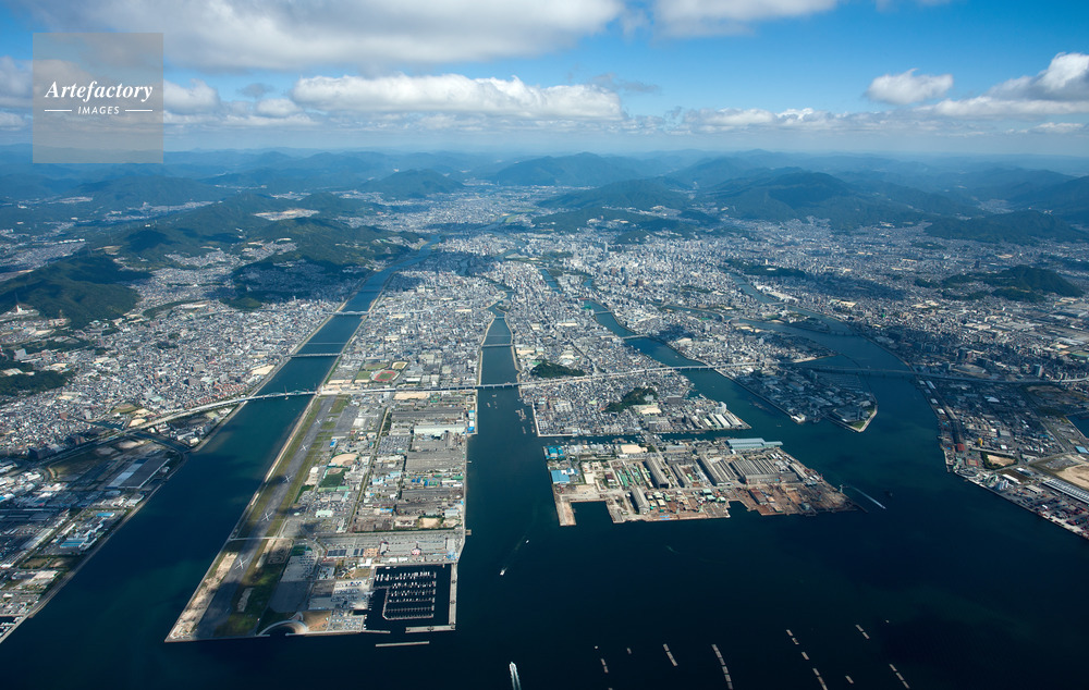 広島港より広島市街地(三角州)