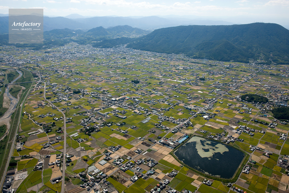 讃岐平野と溜池群 上池付近より金刀比羅宮と琴平山方面