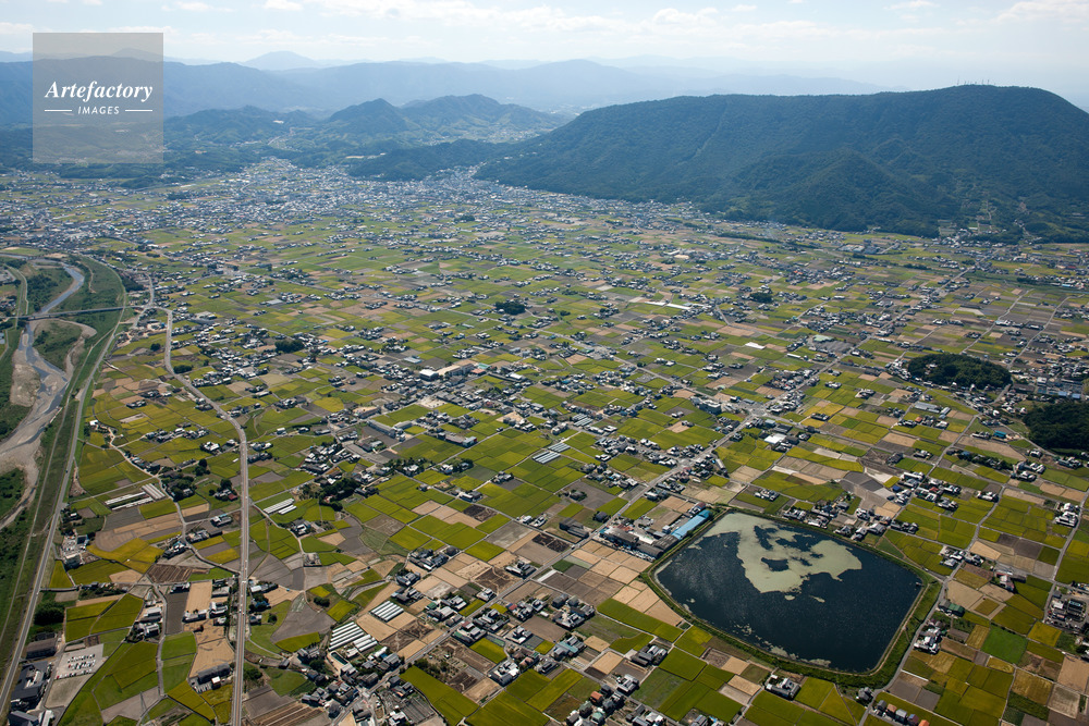 讃岐平野と溜池群 上池付近より金刀比羅宮と琴平山方面