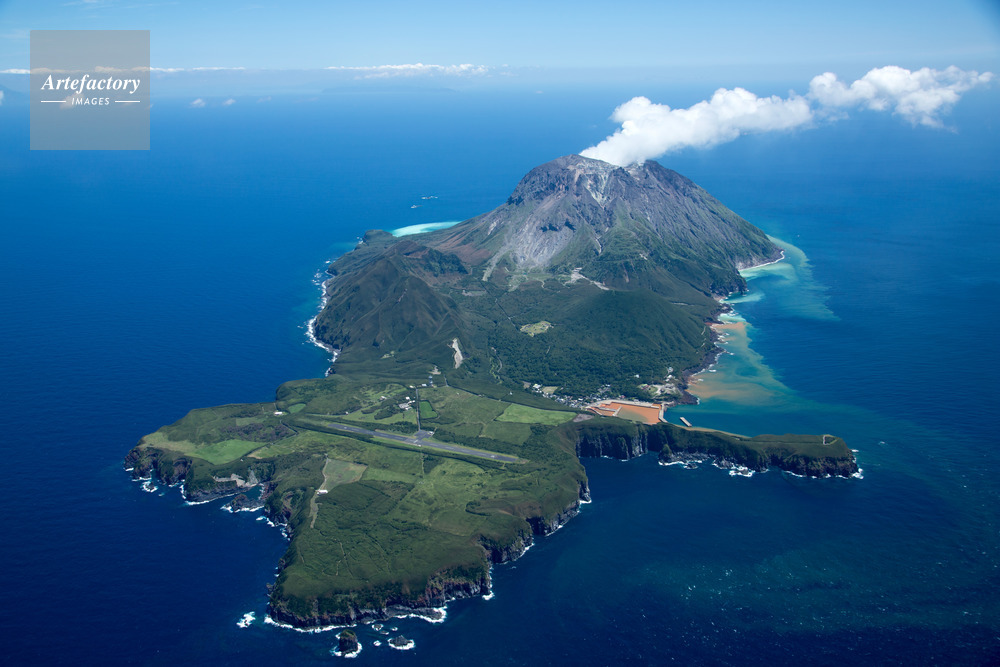 硫黄島(薩摩硫黄島)と硫黄岳(鬼界カルデラ)(上三島)