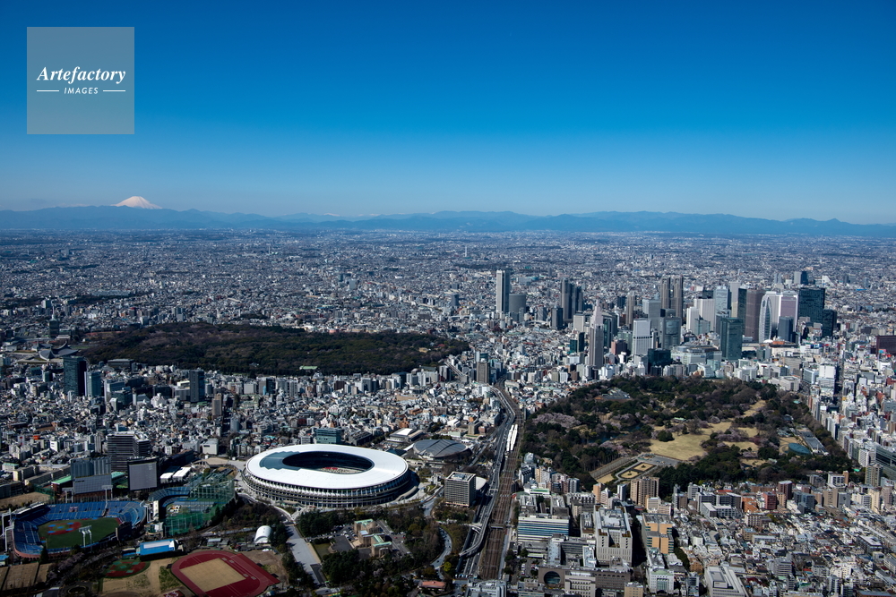 国立競技場周辺より桜満開の代々木公園 新宿御苑と富士山
