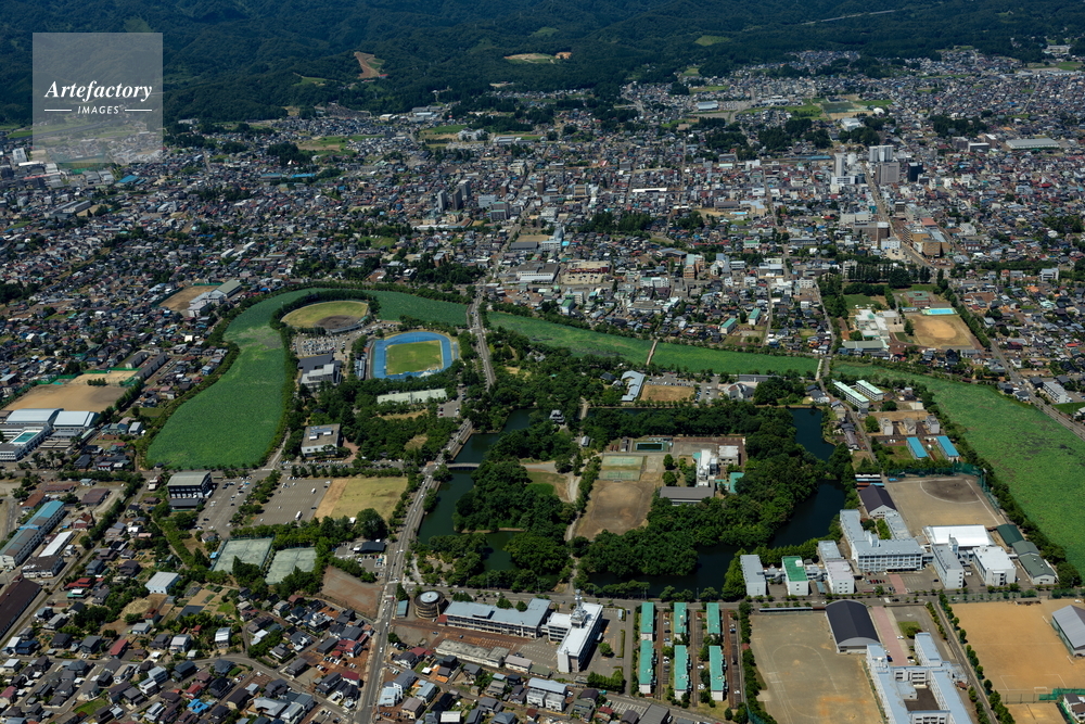 高田城址公園より高田の街並み