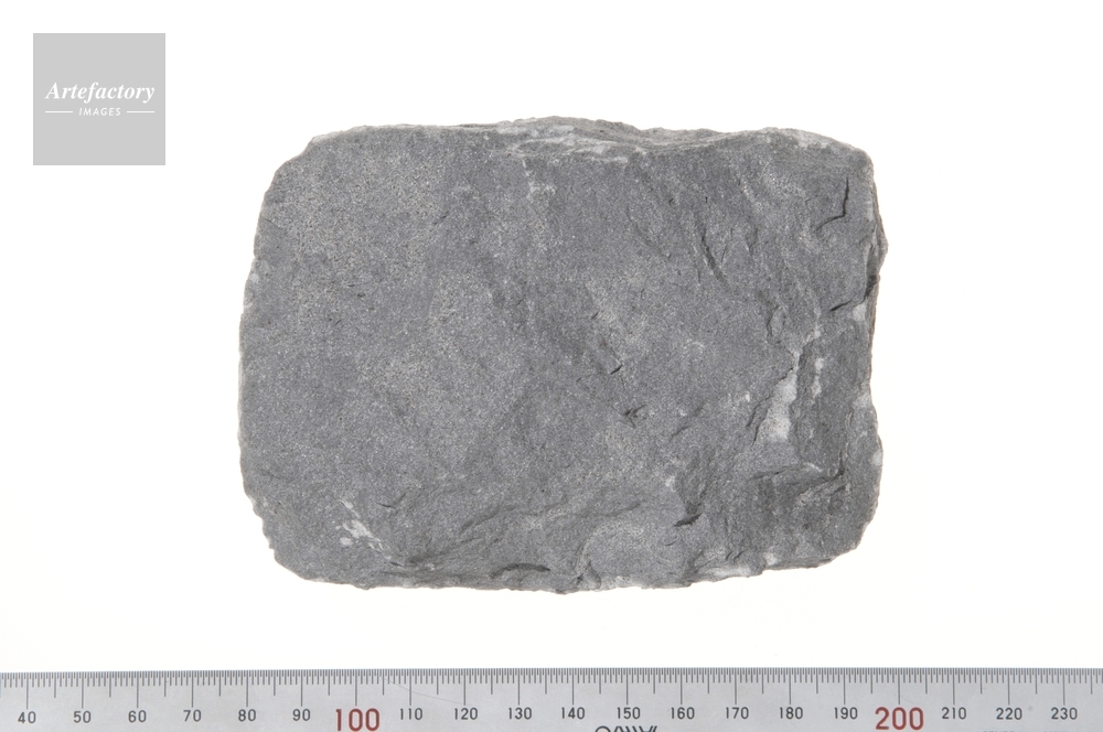 橄欖石粗面玄武岩