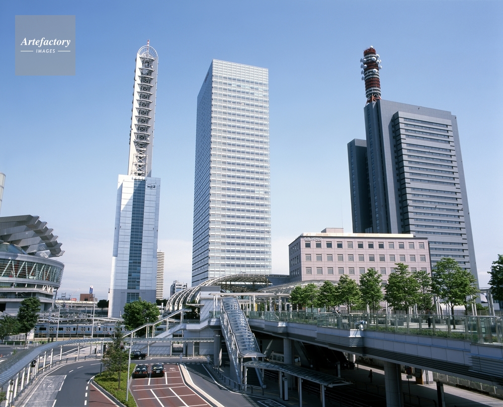 埼玉新都心の高層ビル群と駅周辺