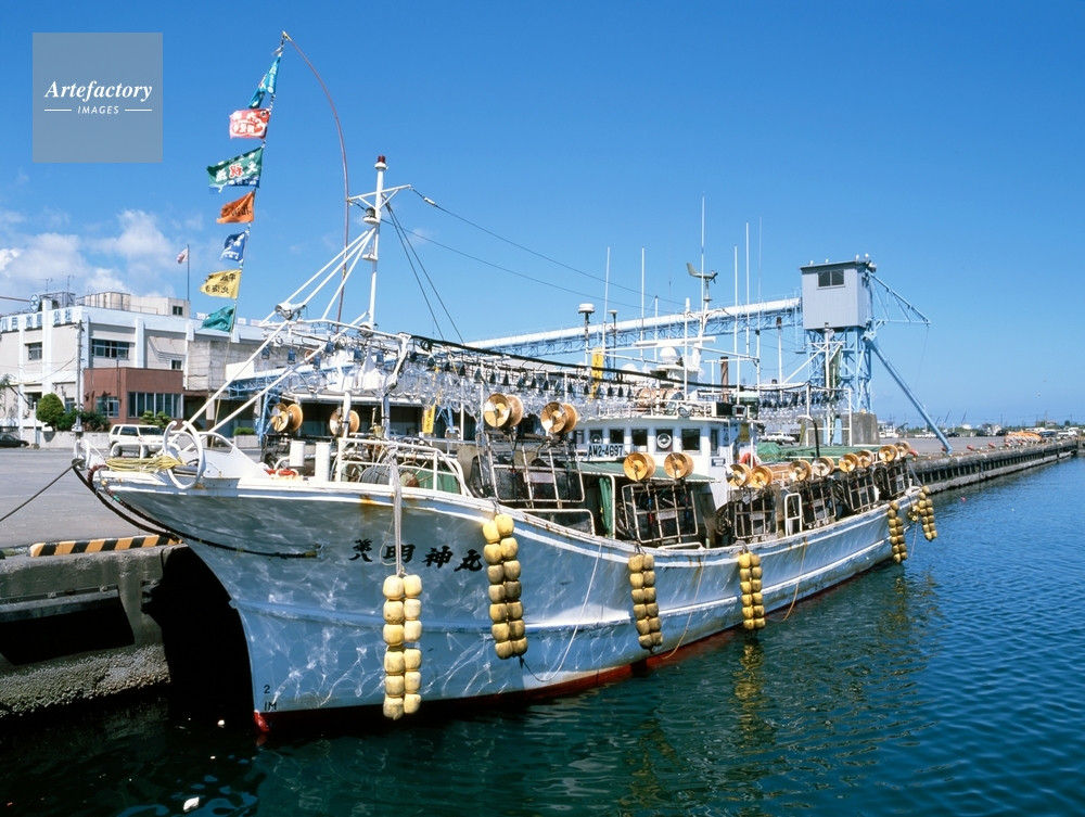八戸漁港 イカ釣り漁船