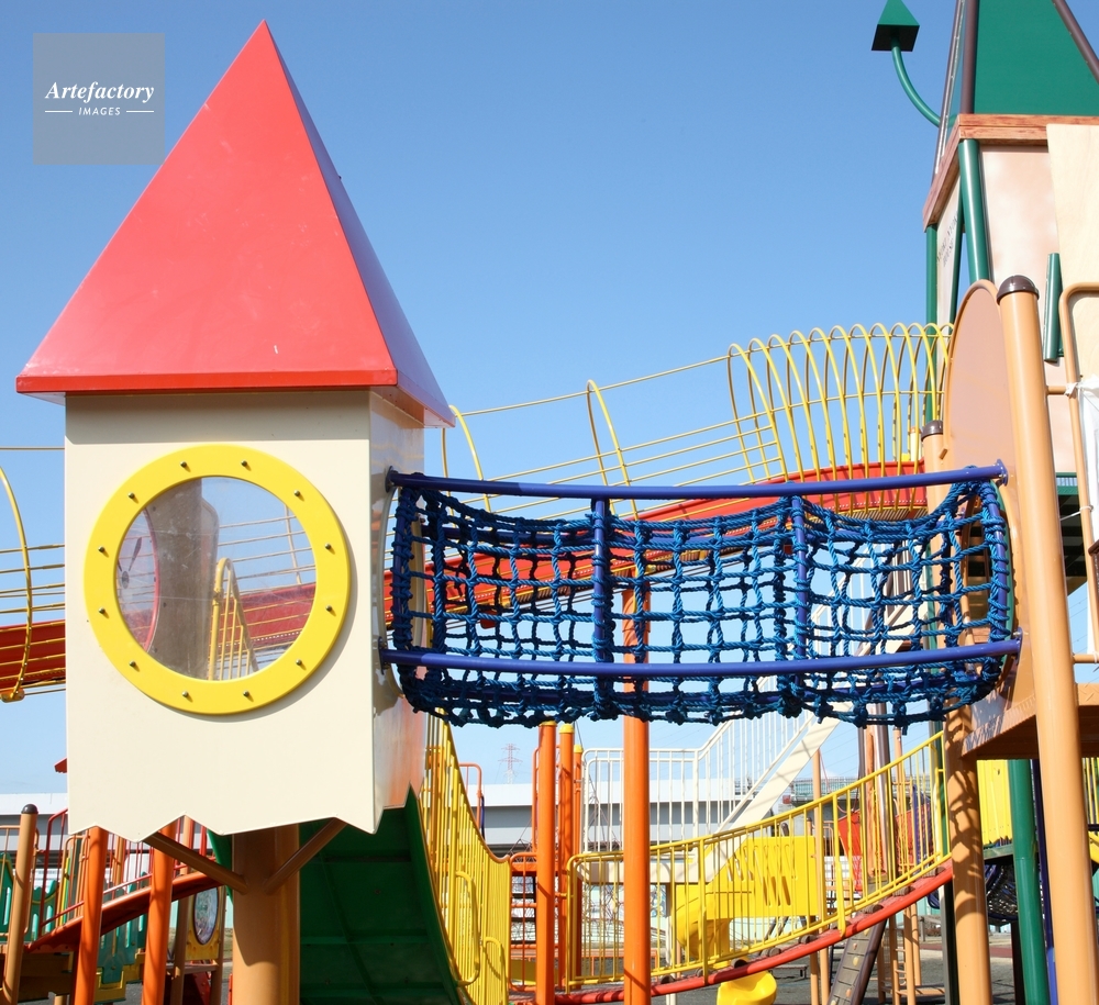 公園の遊具 ネットトンネル