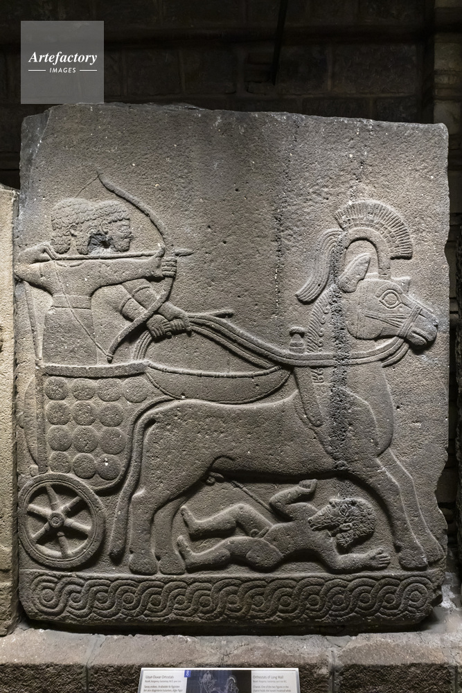 戦車と戦闘の図 腰羽目石の浮彫 カルケミシュ遺跡出