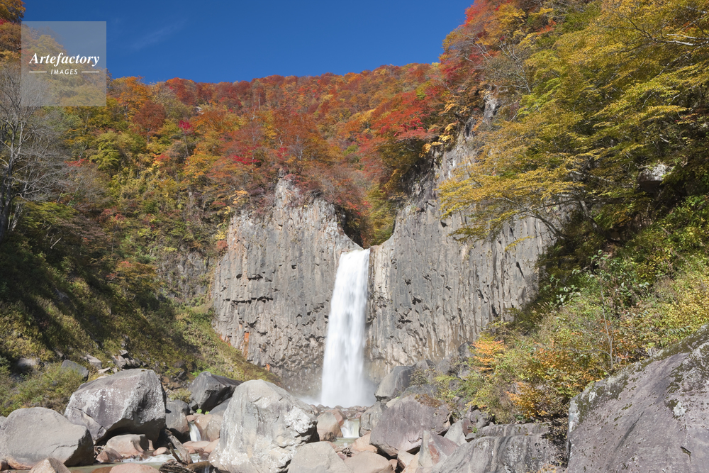 苗名滝の紅葉