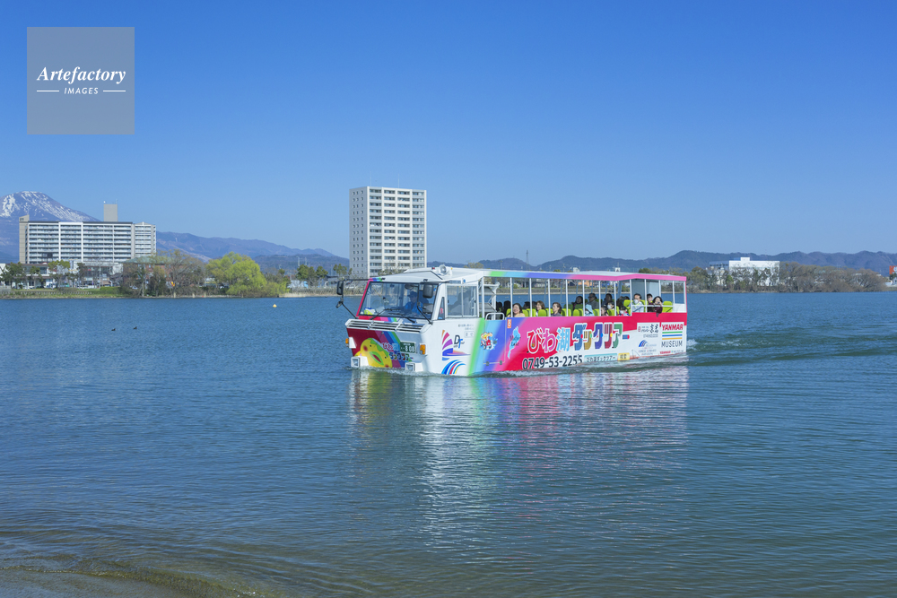 長浜港と水陸両用バス