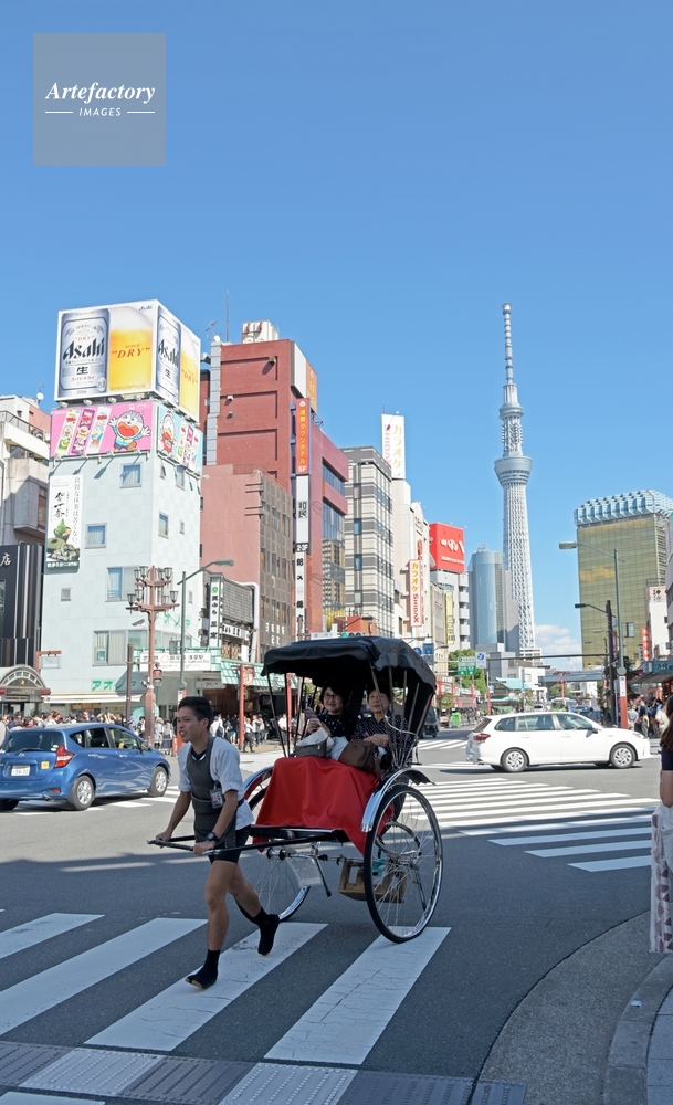 雷門交差点 スクランブル交差点 から東京スカイツリー 雷門交差点 スクランブル交差点 から東京スカイツリー
