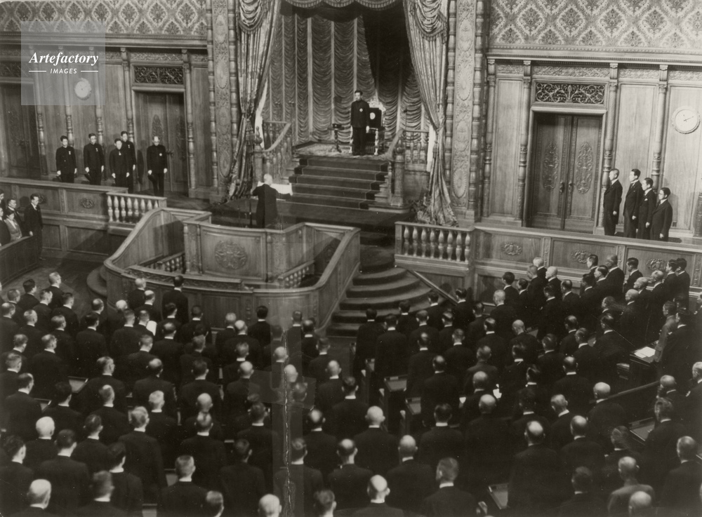 １９４６年 日本国憲法公布 貴族院で新憲法公布記念式典