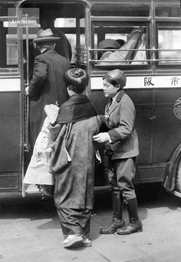 1929年 大阪市営バスの女子車掌