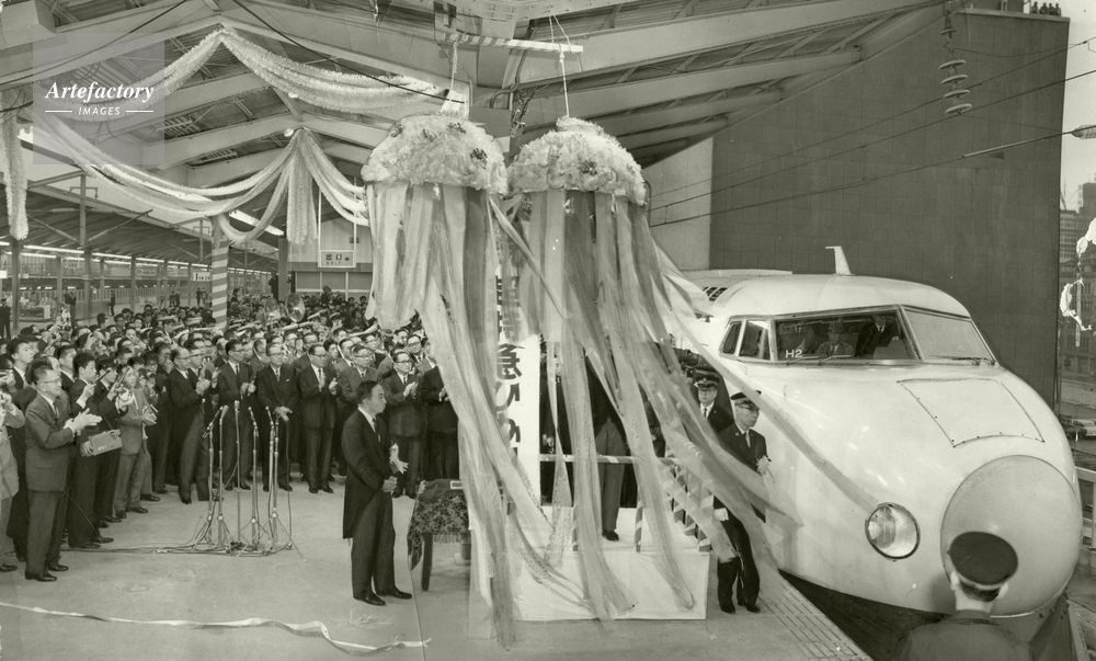 1964年 東海道新幹線開業 東京駅を発車する1番列車「ひかり